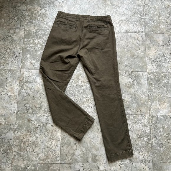 SHIPS FREE! Gap Olive Green Chinos Pants Size 32x30 Slim - Picture 4 of 4